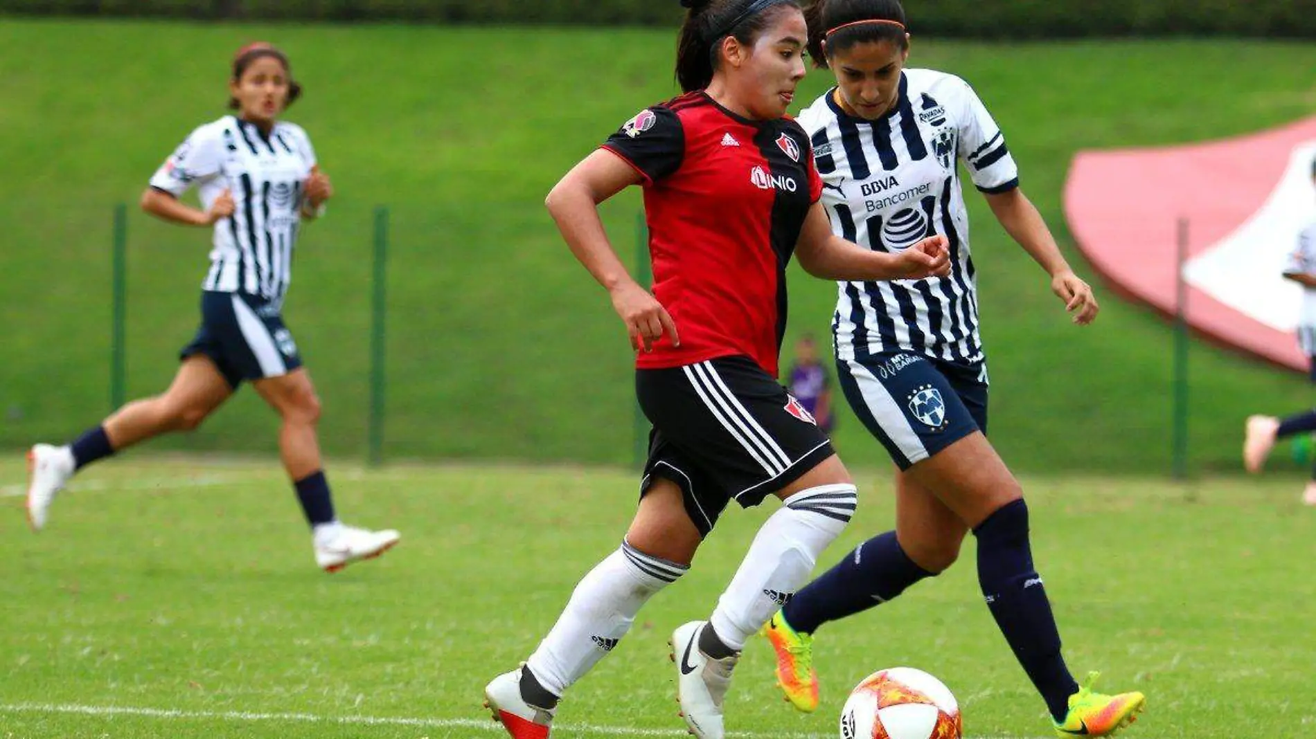 Atlas femenil